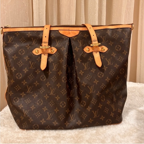 COPY - 💯% EXTRA LARGE Authentic Louis Vuitton Palermo Crossbody GM Bag✨ - Picture 4 of 6